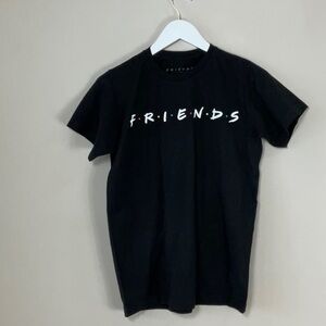 Friends black tee